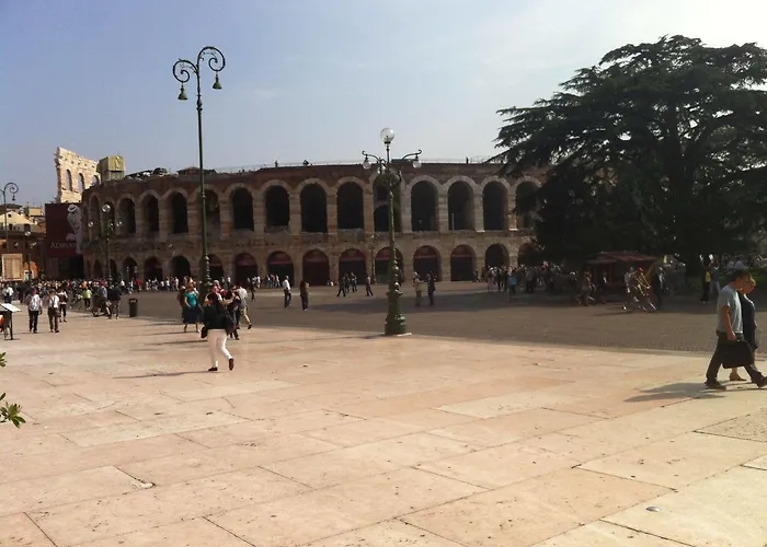 Romeo Design Pensión 4*